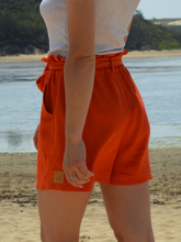Charger l'image dans la galerie, ÉPUISÉ Short paperbag 100% fait main - crêpe de viscose éco-responsable certifié Ecovero™ - coloris tangerine