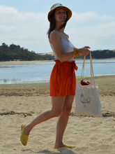 Charger l'image dans la galerie, ÉPUISÉ Short paperbag 100% fait main - crêpe de viscose éco-responsable certifié Ecovero™ - coloris tangerine