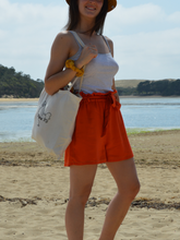 Charger l'image dans la galerie, ÉPUISÉ Short paperbag 100% fait main - crêpe de viscose éco-responsable certifié Ecovero™ - coloris tangerine