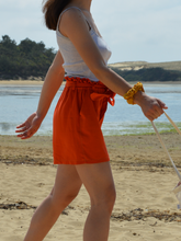 Charger l'image dans la galerie, ÉPUISÉ Short paperbag 100% fait main - crêpe de viscose éco-responsable certifié Ecovero™ - coloris tangerine