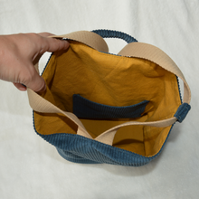 Charger l'image dans la galerie, Sac à dos 2-en-1 en toile de jute et velours bleu navy