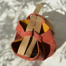 Charger l'image dans la galerie, DISPONIBLE SUR COMMANDE UNIQUEMENT Sac à dos 2-en-1 en toile de jute et velours rose