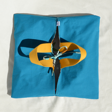 Charger l'image dans la galerie, Sac à tarte à fleurs bleues et jaunes réversible