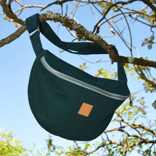 Charger l&#39;image dans la galerie, EN STOCK Sac banane XXL - gabardine de coton vert forêt / zip bleu ciel et doré
