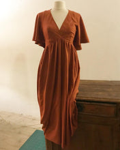 Charger l&#39;image dans la galerie, Commande spéciale en modèle unique - robe de soirée en viscose éco-responsable - coloris terracotta
