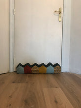 Charger l&#39;image dans la galerie, Commande spéciale réalisée en modèle unique - boudin de porte &quot;maisonnettes&quot; en chutes de tissu et liège upcyclé
