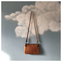 Charger l&#39;image dans la galerie, Pochette Melito bronze et bleu canard à palmes
