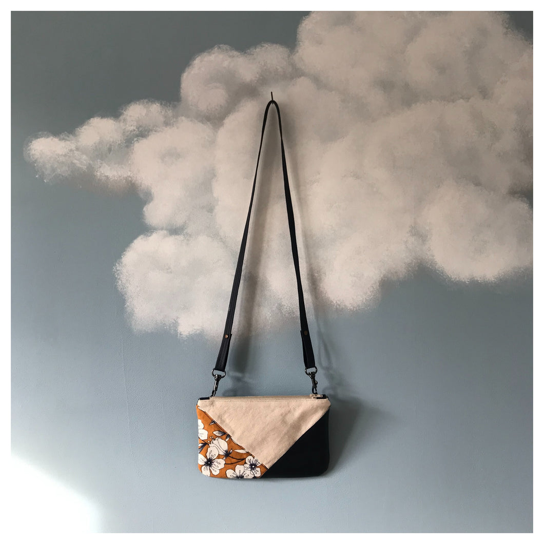 Pochette Melito à fleurs écrue, moutarde et bleu marine
