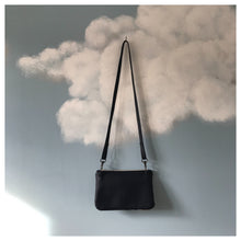 Charger l&#39;image dans la galerie, Pochette Melito à fleurs écrue, moutarde et bleu marine
