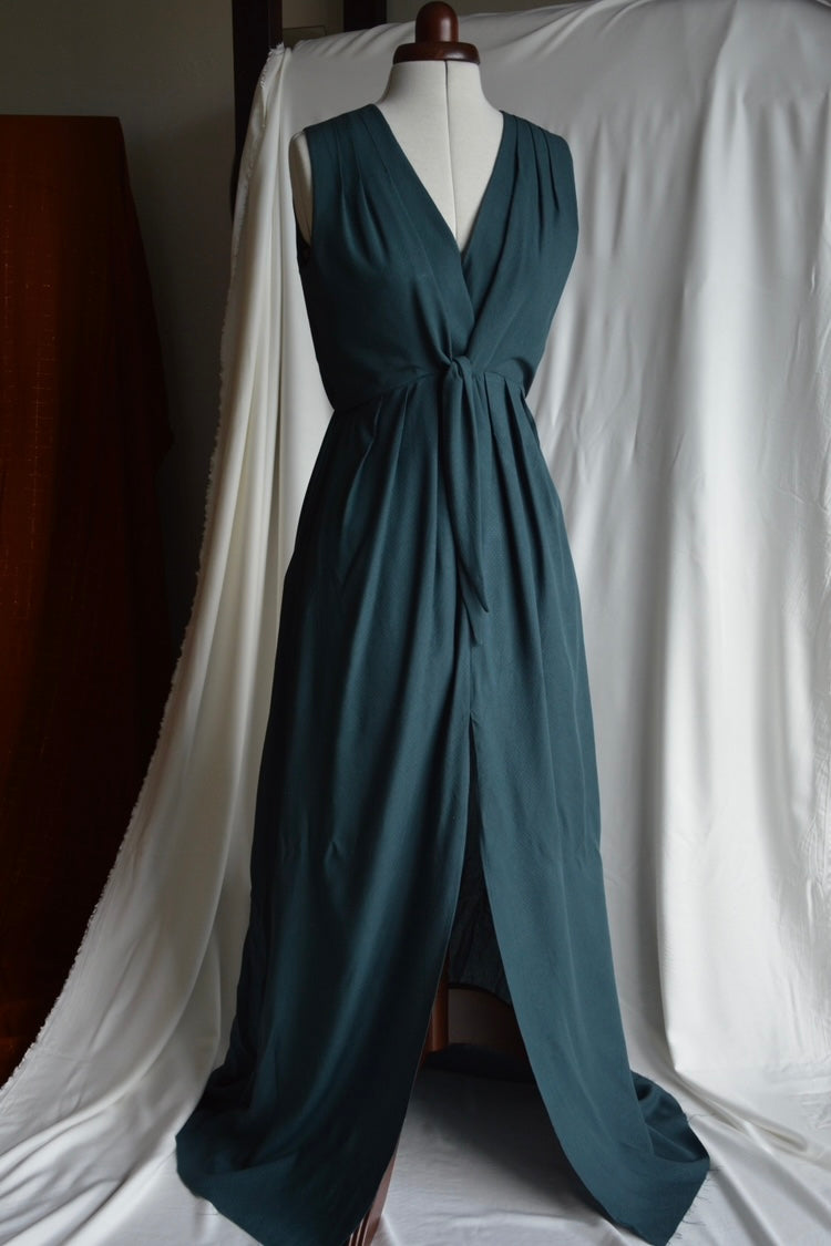 Commande spéciale en modèle unique - robe de soirée drapée en viscose éco-responsable - coloris bleu cendré