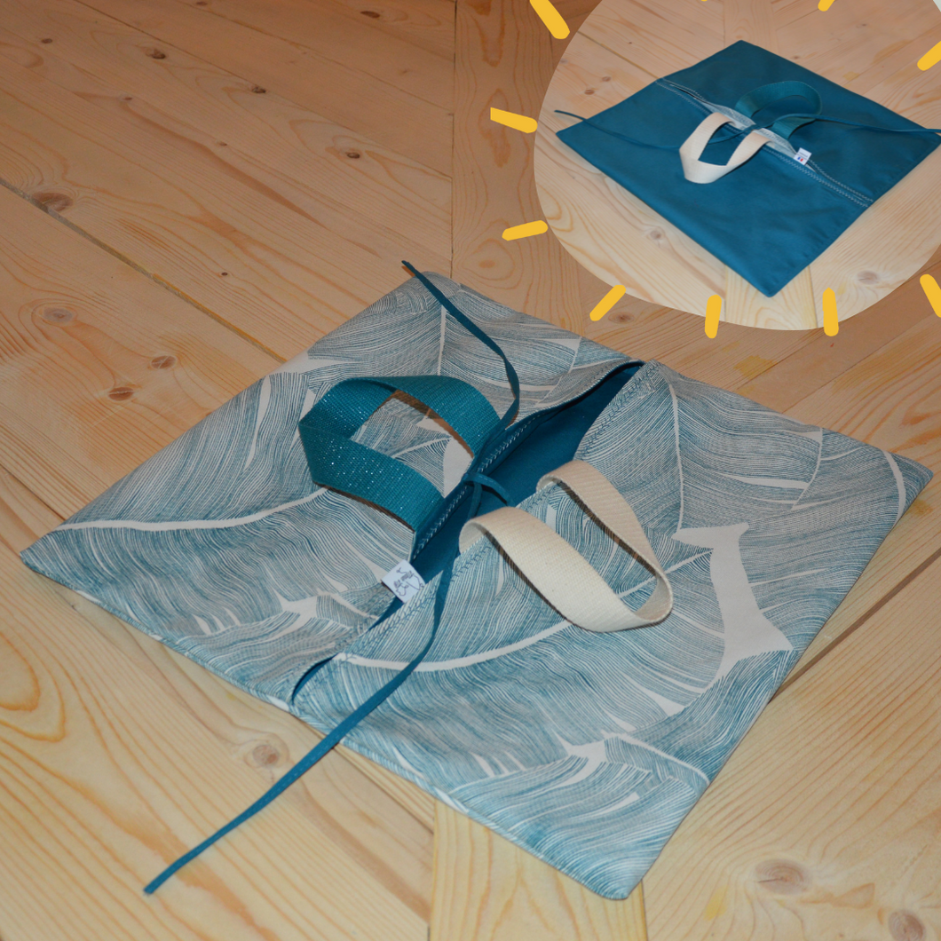 Sac à tarte à feuilles de palme XXL sur fond blanc - sangles bicolores et intérieur bleu canard