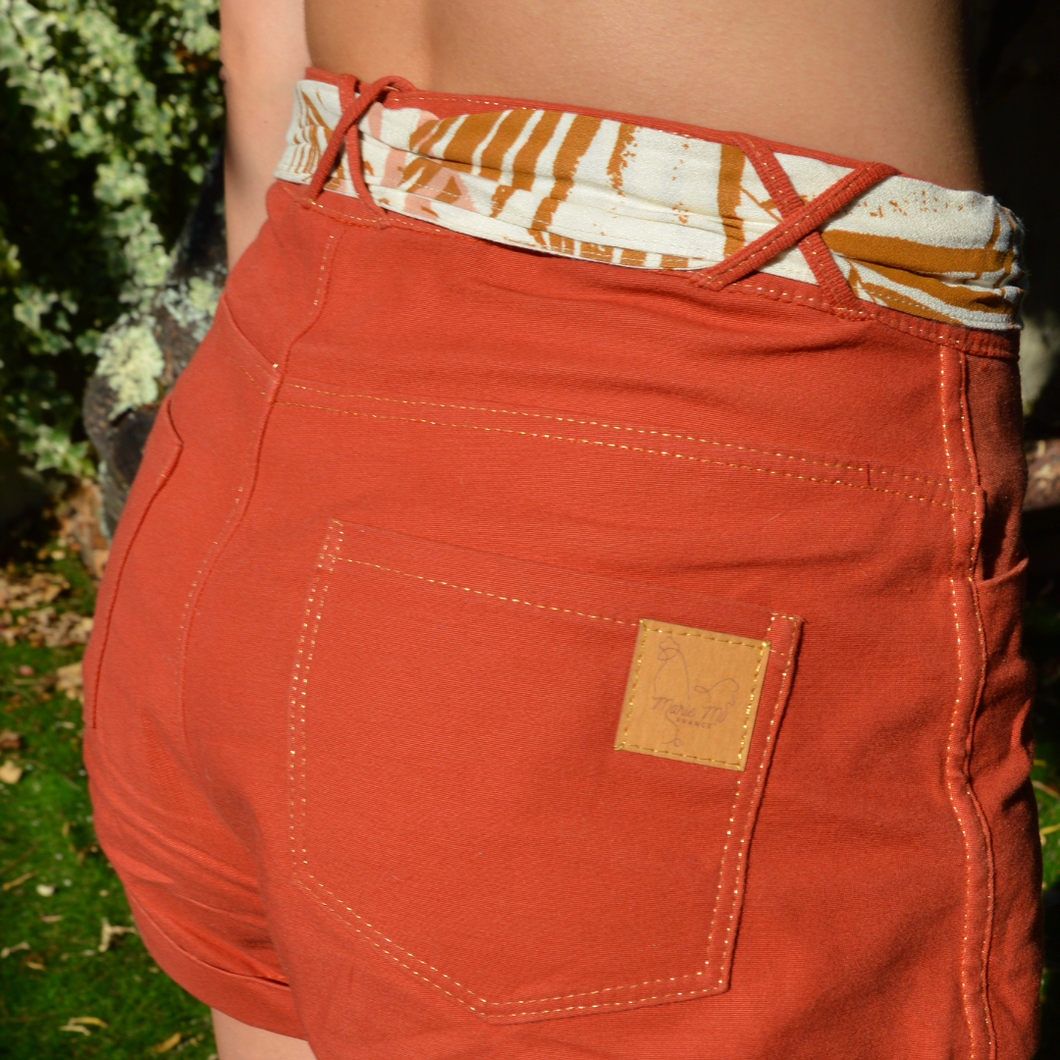 Commande spéciale en modèle unique - Mini-short terracotta - passants de ceinture croisés