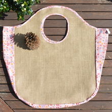 Charger l&#39;image dans la galerie, EN STOCK Sac de plage / cabas XXL en toile de jute et coton bio - motif fleurs roses
