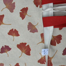 Charger l&#39;image dans la galerie, Sac à tarte écru à feuilles de ginkgo rouge bordeaux / intérieur écru
