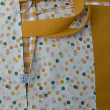 Charger l&#39;image dans la galerie, Sac à tarte à pois multicolores et moutarde / intérieur carreaux vichy jaunes et blancs
